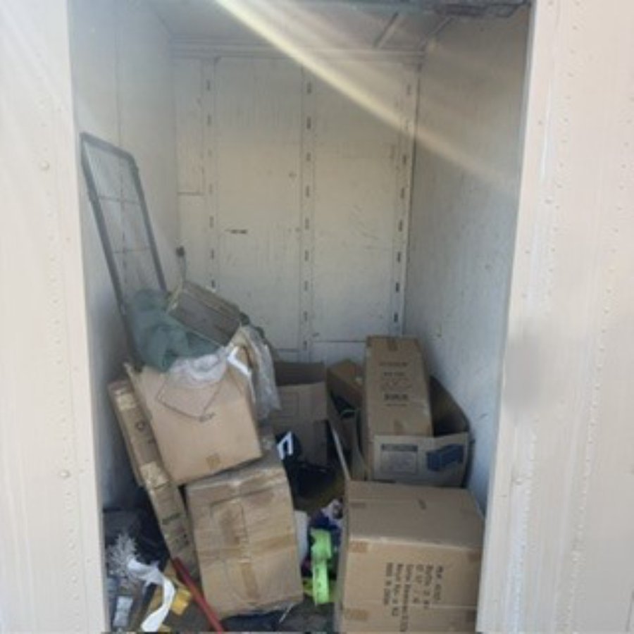5 x 8 storage unit in Riverside, CA