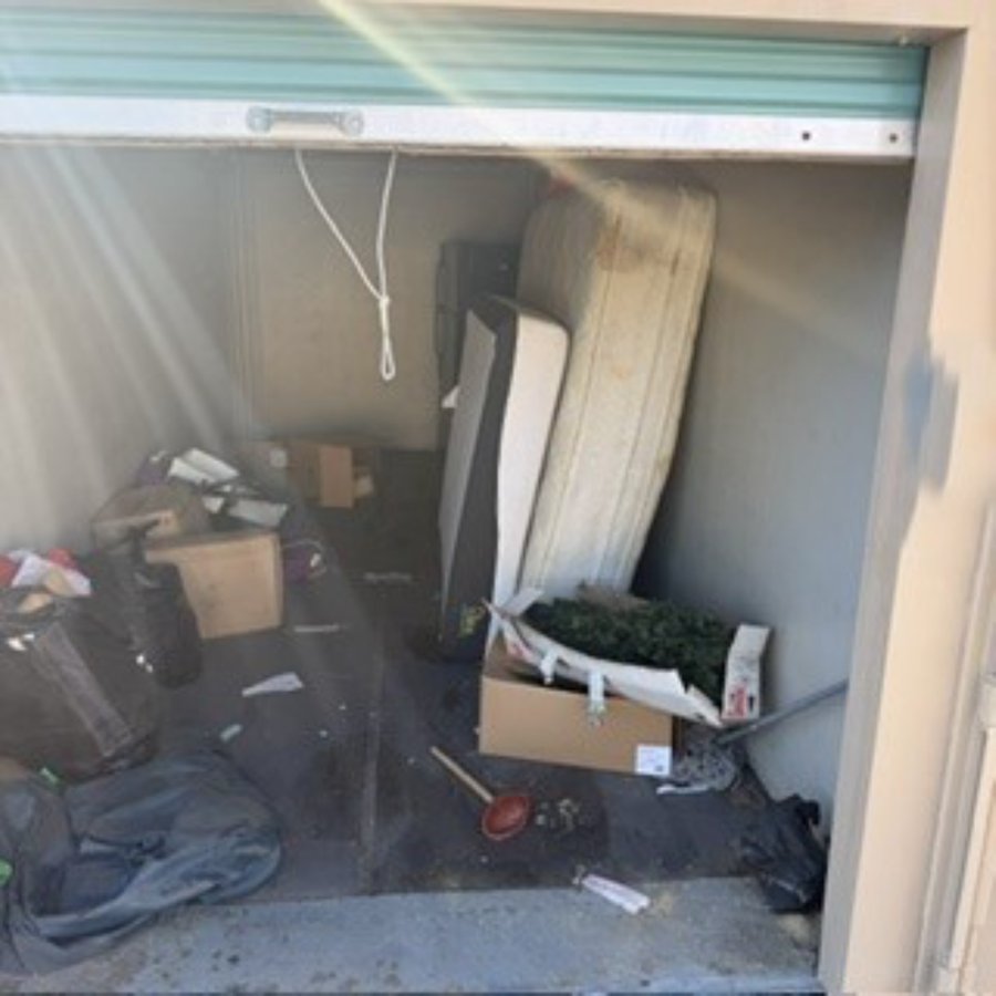 8 x 20 storage unit in Riverside, CA