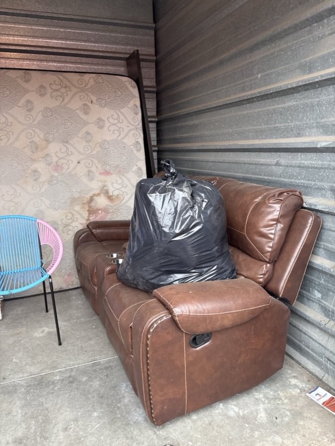 10 x 10 storage unit in Orland Hills, IL