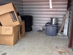 7 x 10 unit in Country Club Hills