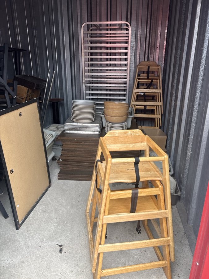 10 x 10 storage unit in Crestwood, IL