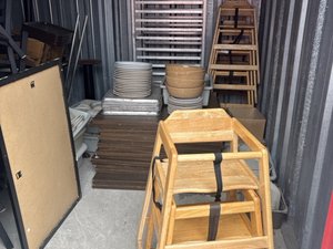 10 x 10 storage unit in Crestwood, IL