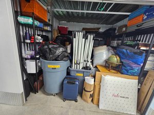 10 x 10 storage unit in Washington, DC