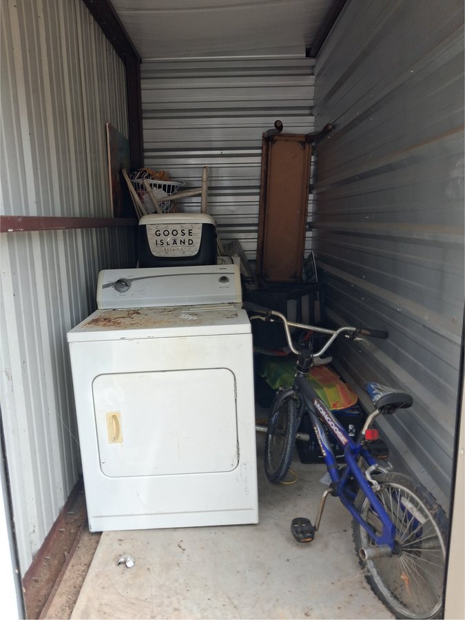 5 x 10 storage unit in Clarksville, TN