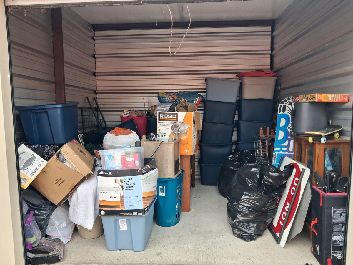 10 x 10 storage unit in Clarksville, TN