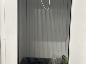 5 x 3 storage unit in Paramount, CA