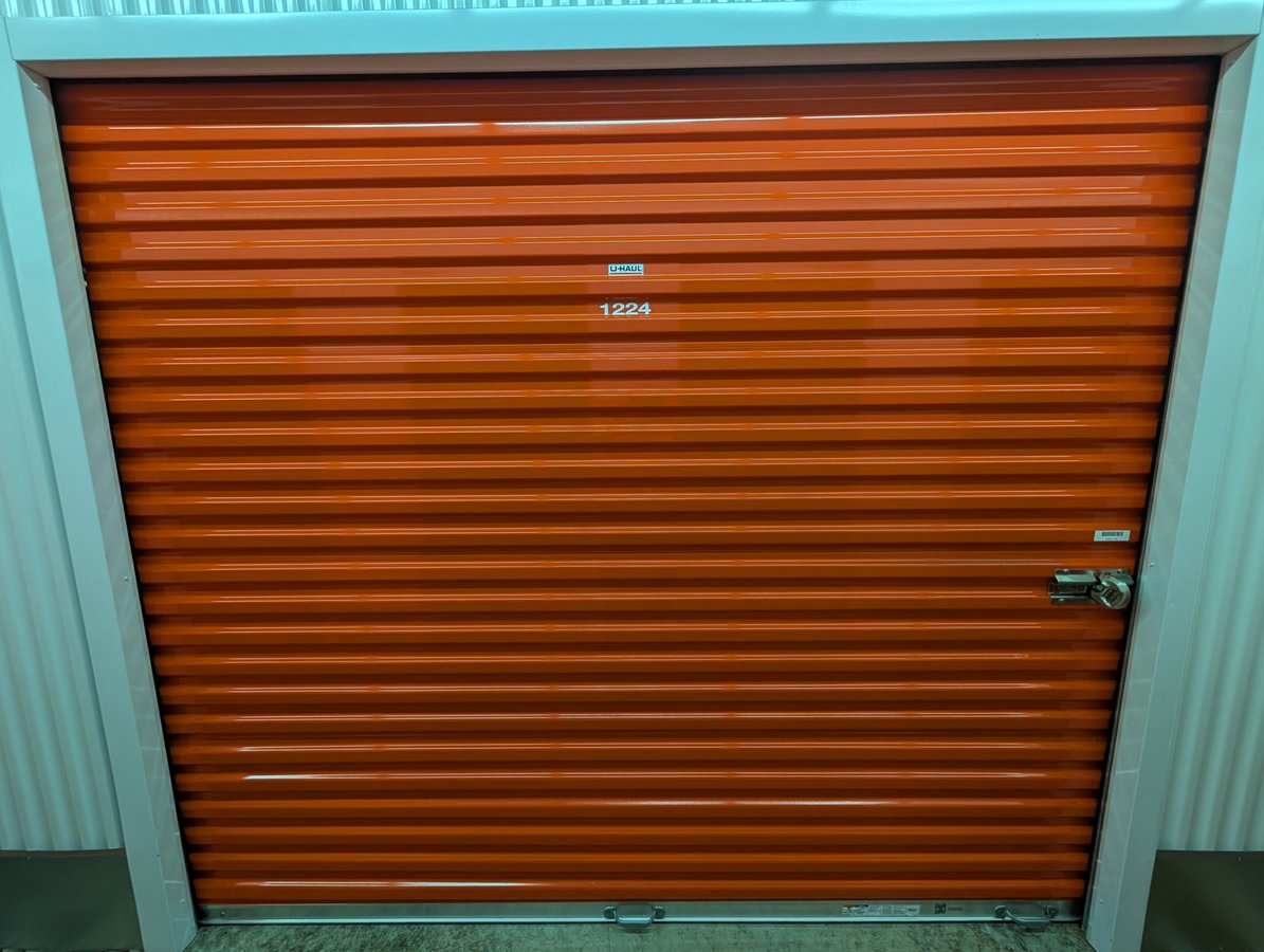 10 x 10 storage unit in Palmetto, FL