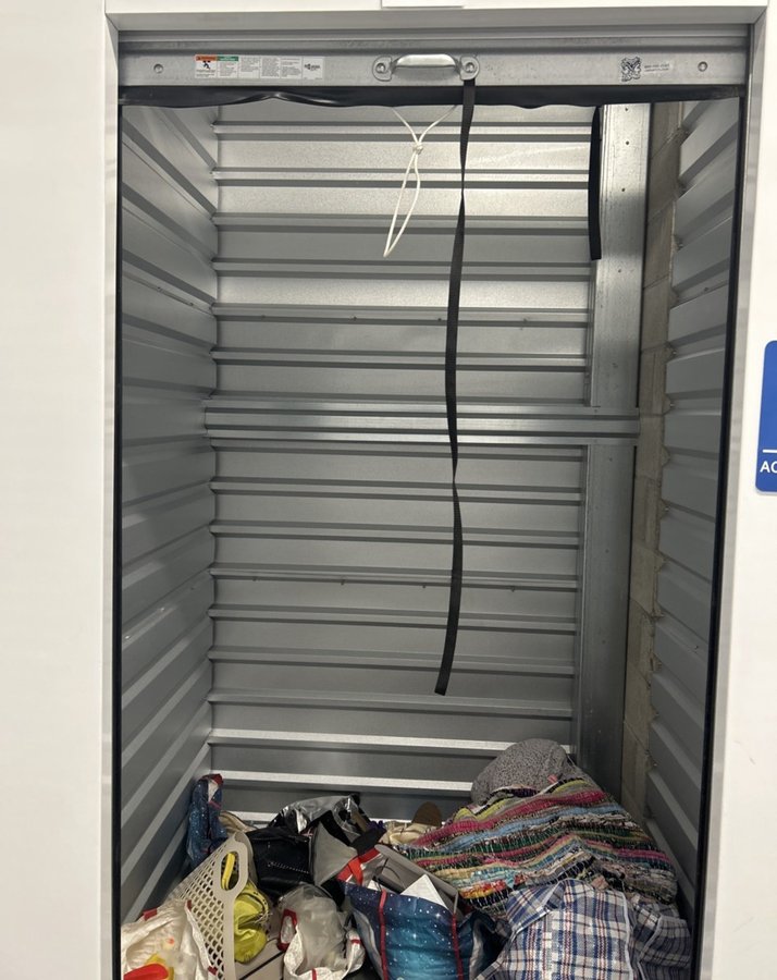 5 x 5 storage unit in Paramount, CA