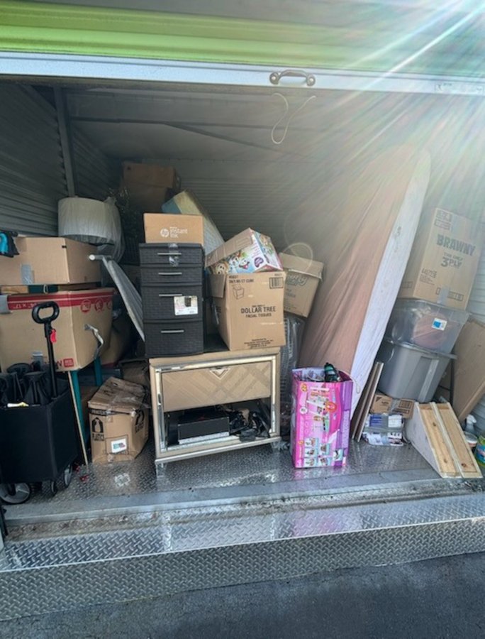 10 x 10 storage unit in Cranbury, NJ
