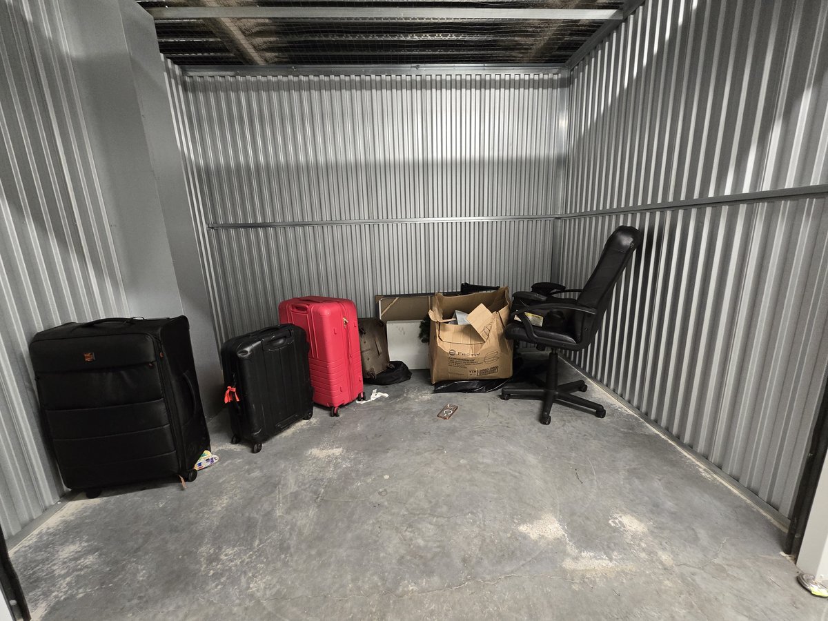 8 x 10 storage unit in Newark, DE