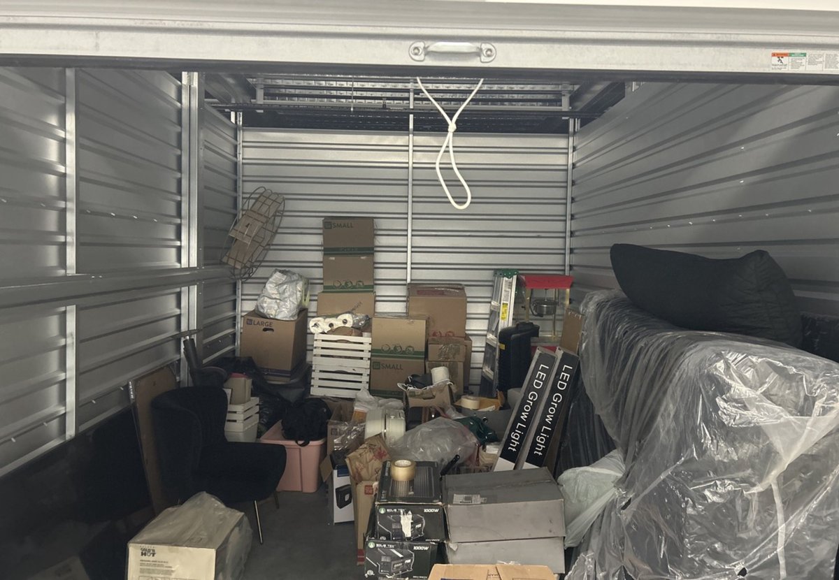 10 x 15 storage unit in Paramount, CA