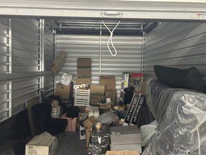 10 x 15 storage unit in Paramount, CA