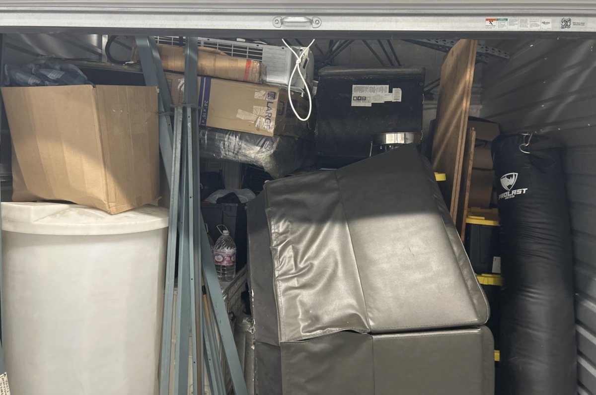 10 x 10 storage unit in Paramount, CA
