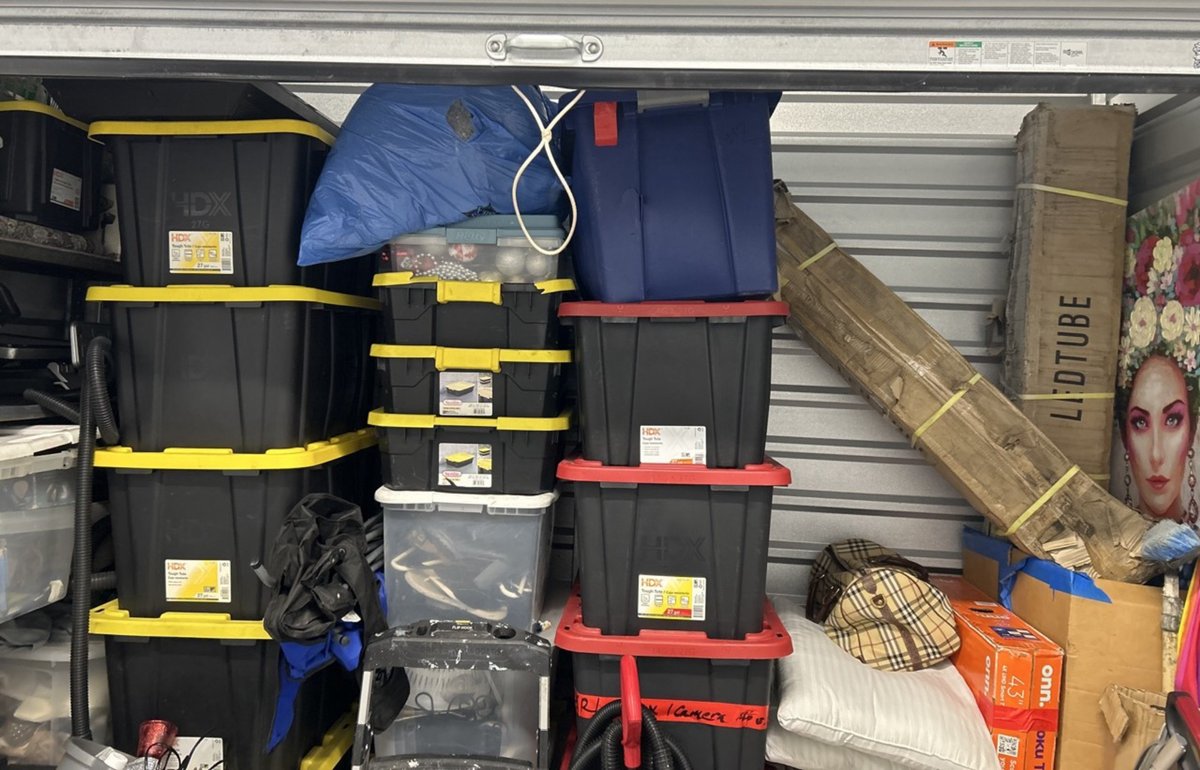 10 x 5 storage unit in Paramount, CA