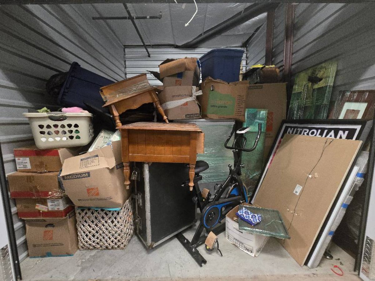 10 x 10 storage unit in Dallas, TX