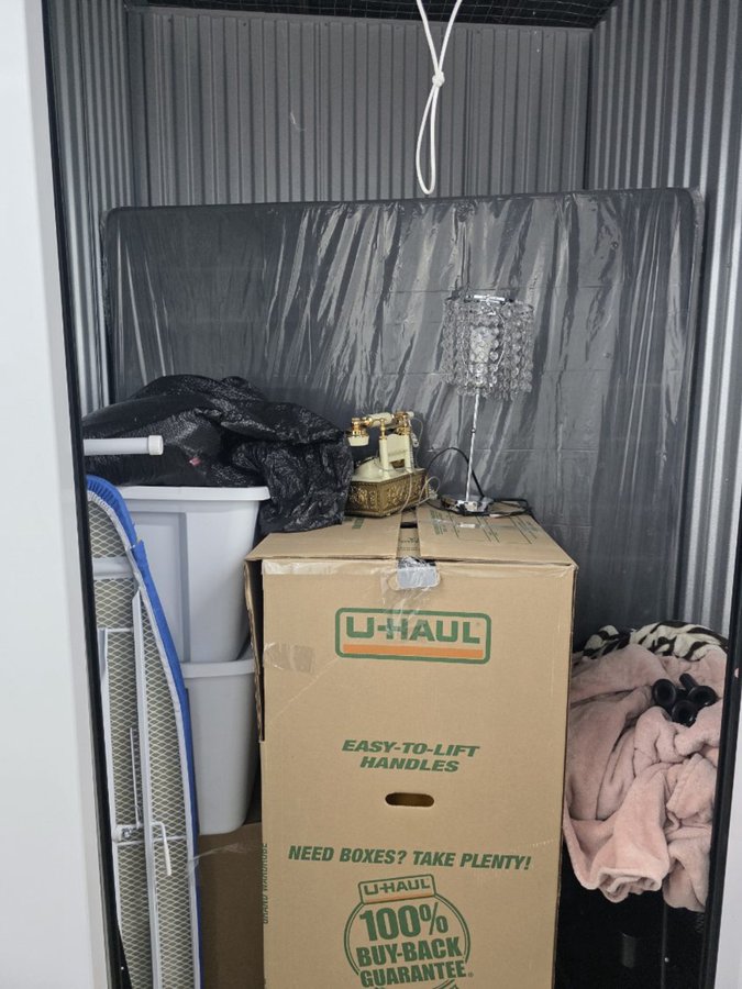 5 x 5 storage unit in Troy, MI
