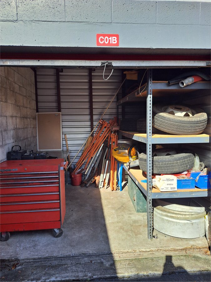 10 x 10 storage unit in Kendall, FL