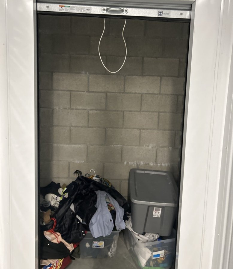 5 x 5 storage unit in Paramount, CA