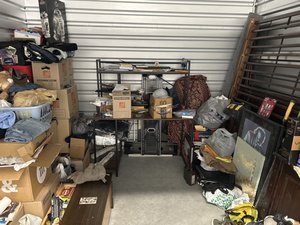 10 x 10 storage unit in Paramount, CA