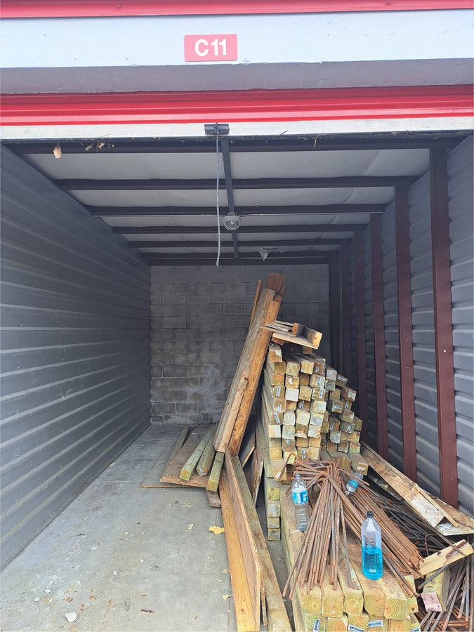 10 x 20 storage unit in Kendall, FL