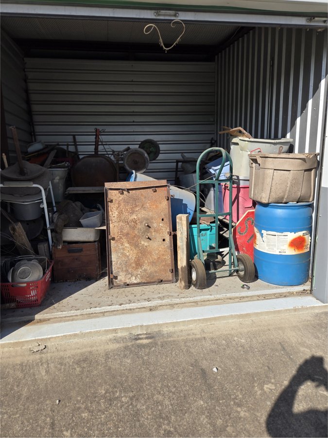 10 x 10 storage unit in Manor, TX