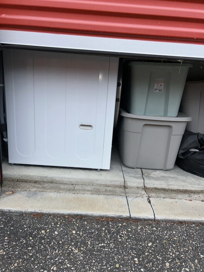 10 x 10 storage unit in Hampton, VA