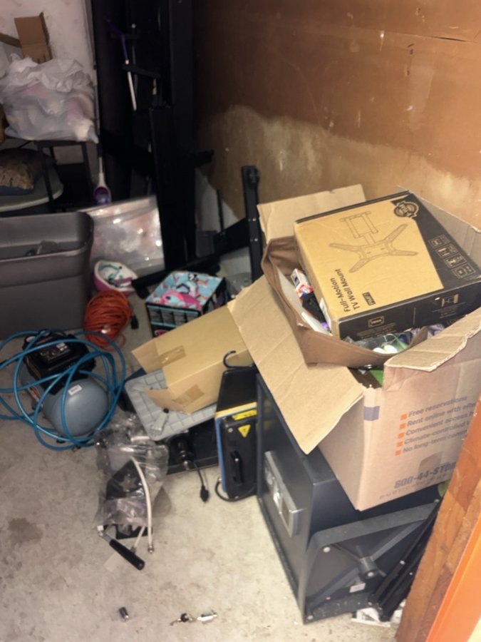 10 x 10 storage unit in Hampton, VA