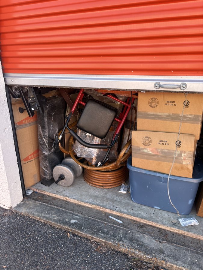10 x 20 storage unit in Hampton, VA