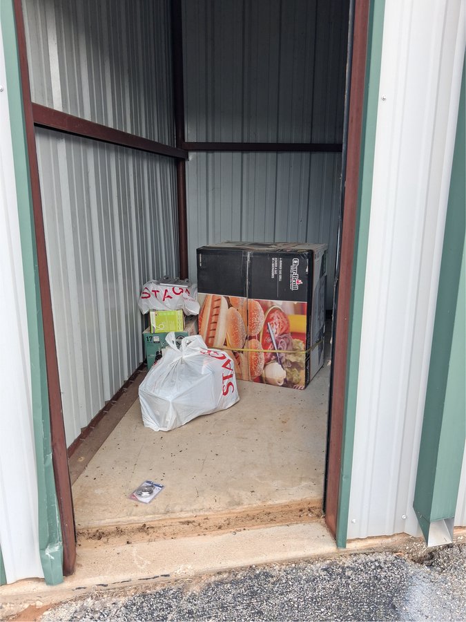 5 x 10 storage unit in Henderson, TX