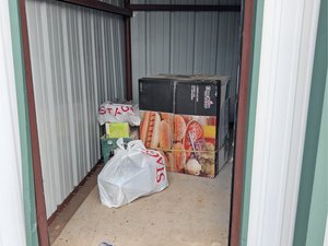 5 x 10 storage unit in Henderson, TX