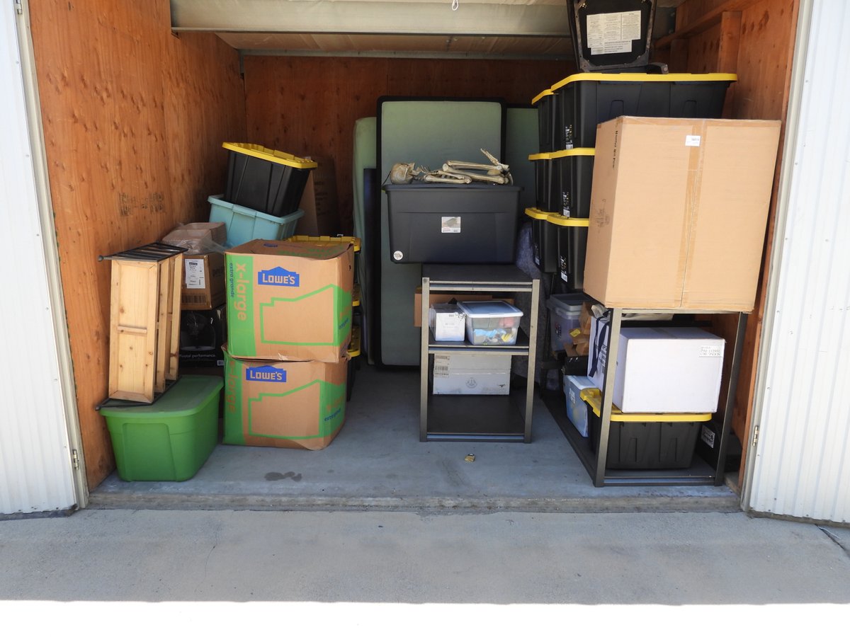 10 x 10 storage unit in Bakersfield, CA