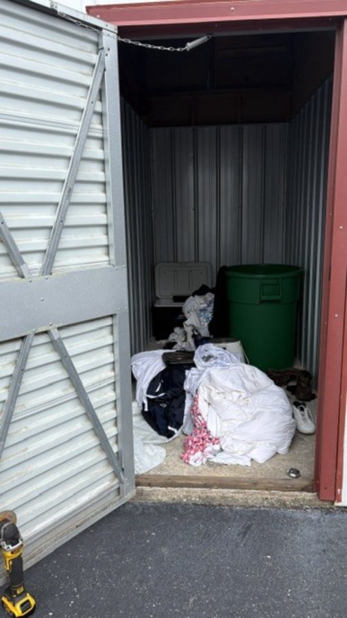5 x 10 storage unit in Jefferson City, MO