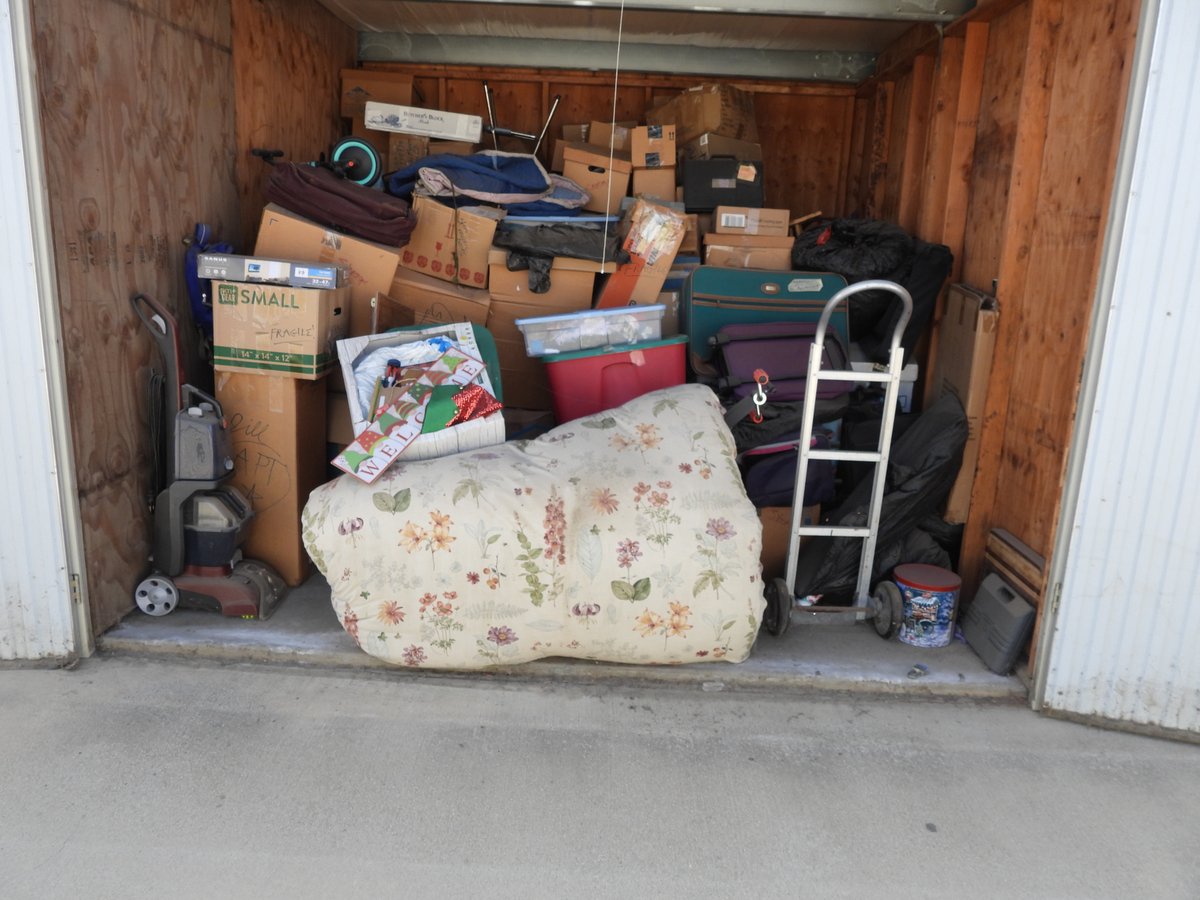 10 x 10 storage unit in Bakersfield, CA