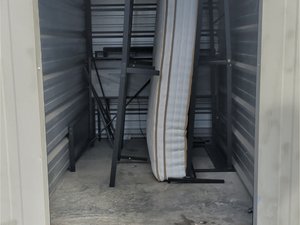 5 x 10 storage unit in Dickson, TN