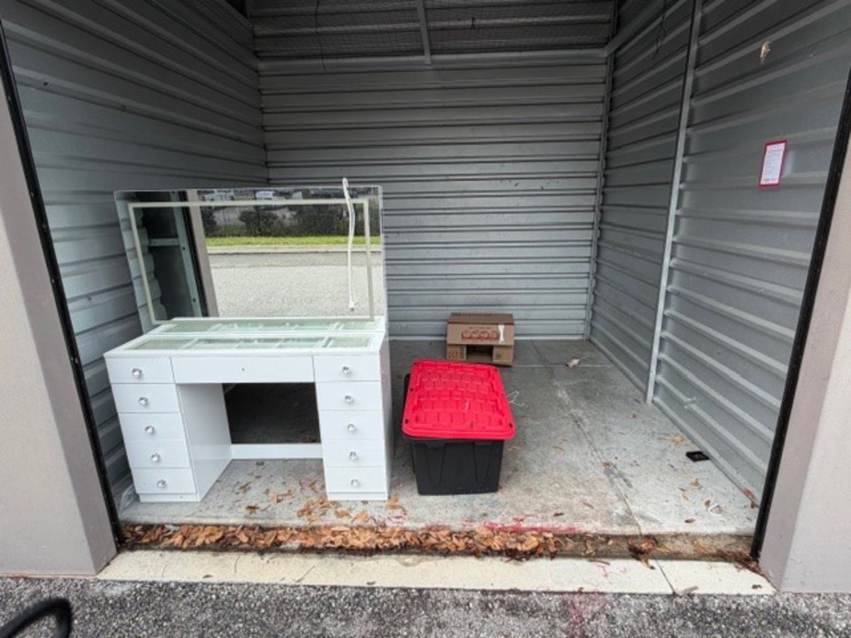 10 x 10 storage unit in Jacksonville, FL