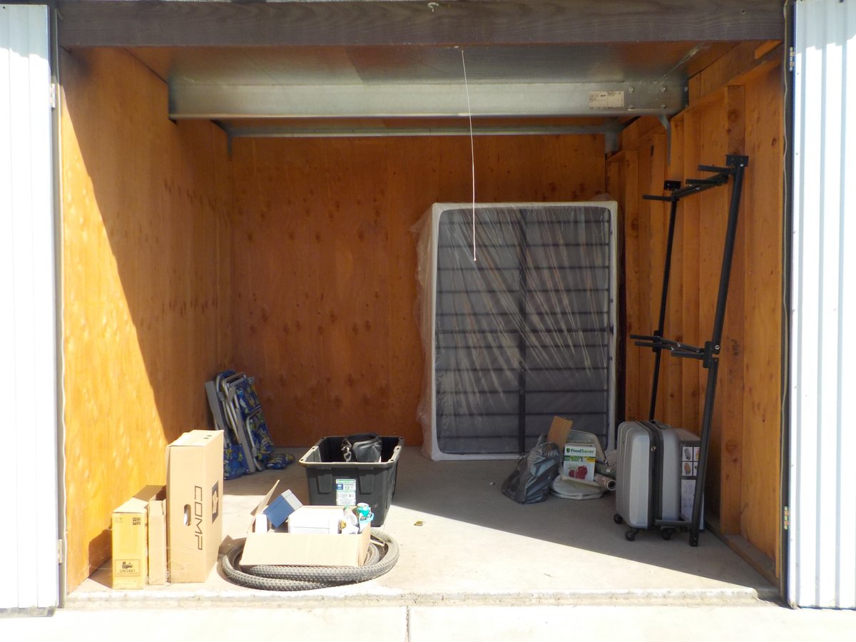 10 x 10 storage unit in Bakersfield, CA