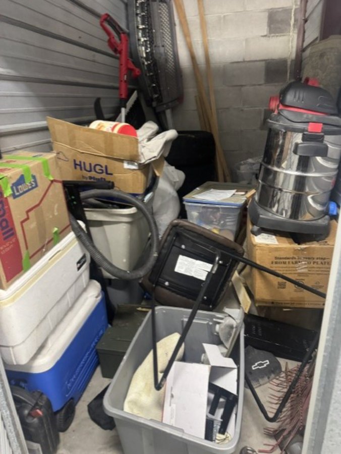 5 x 10 storage unit in Urbandale, IA