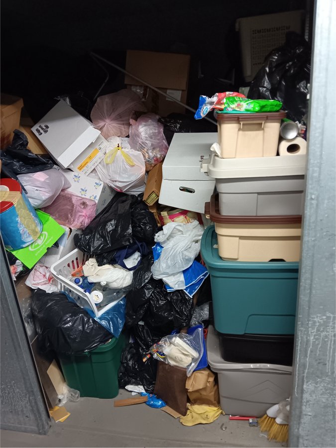 10 x 10 storage unit in W. Allis, WI