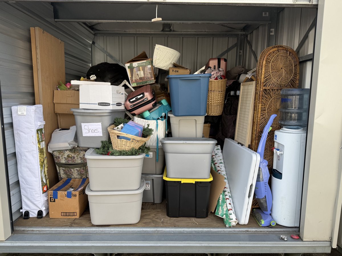 10 x 10 storage unit in Bremerton, WA