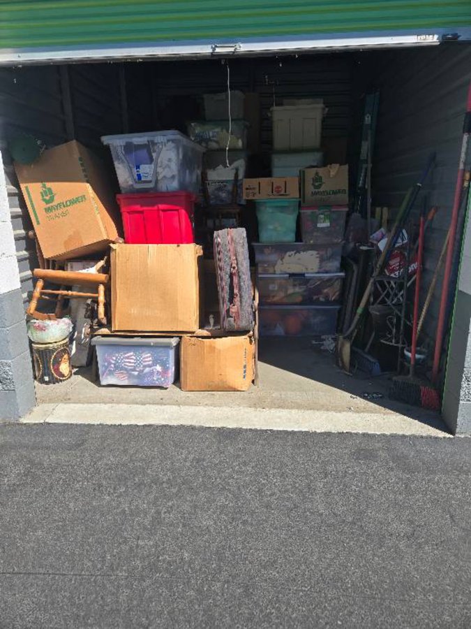10 x 15 storage unit in Hemet, CA