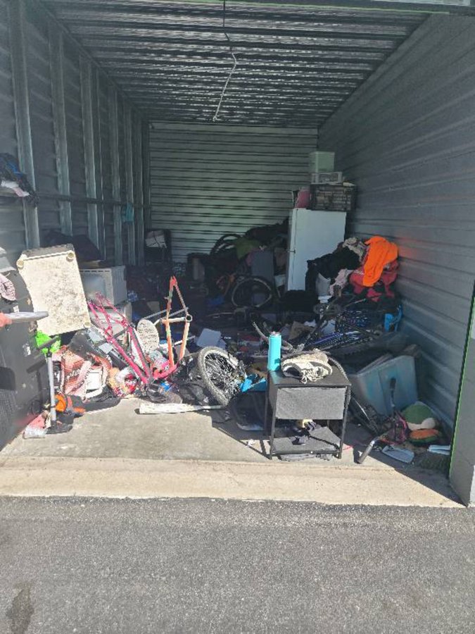 10 x 20 storage unit in Hemet, CA