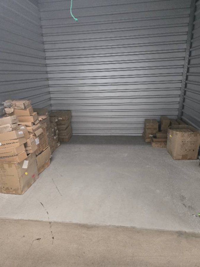 10 x 10 storage unit in Hemet, CA