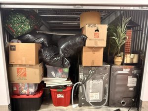 10 x 20 storage unit in Doral, FL