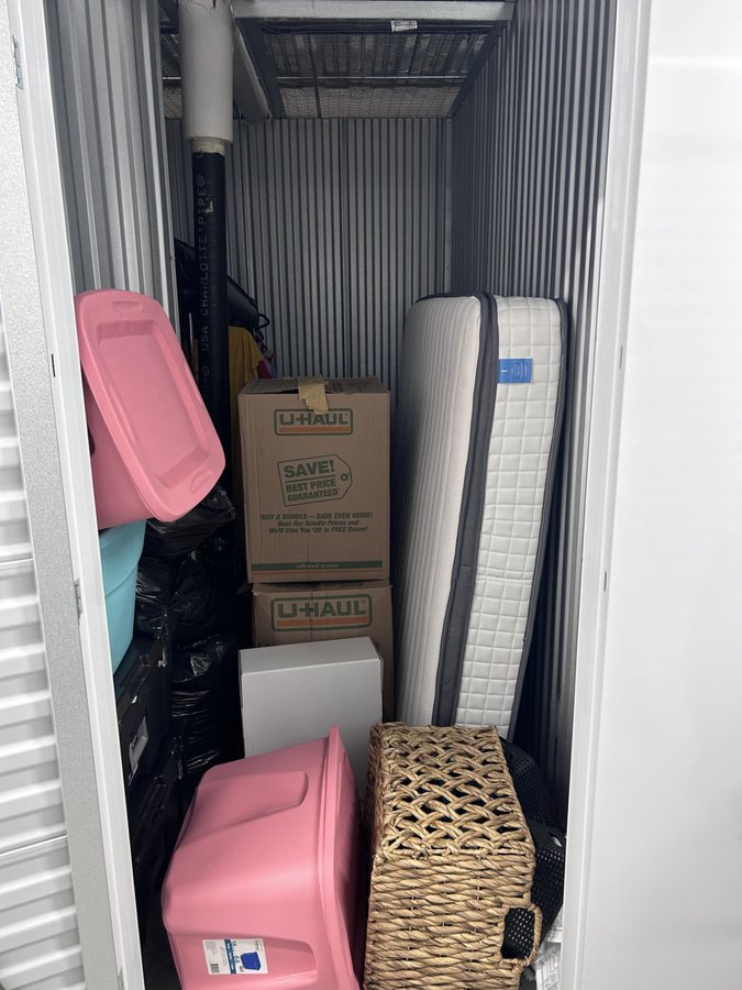 5 x 10 storage unit in Washington, DC