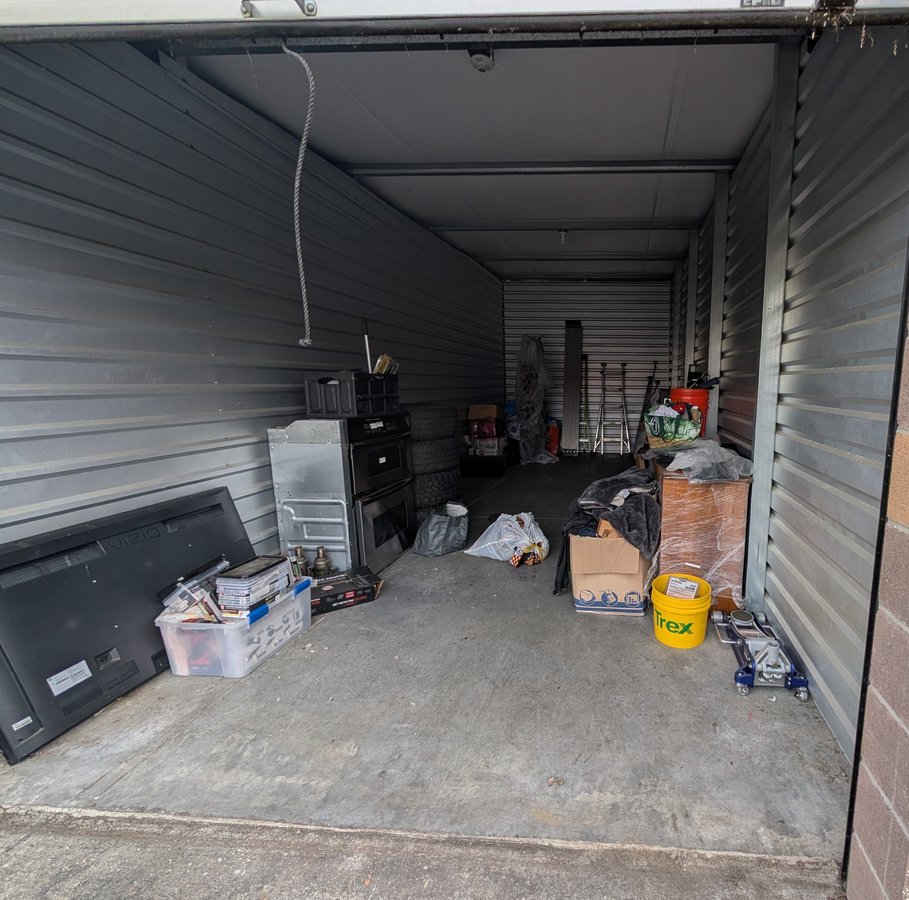 10 x 25 storage unit in Tacoma, WA