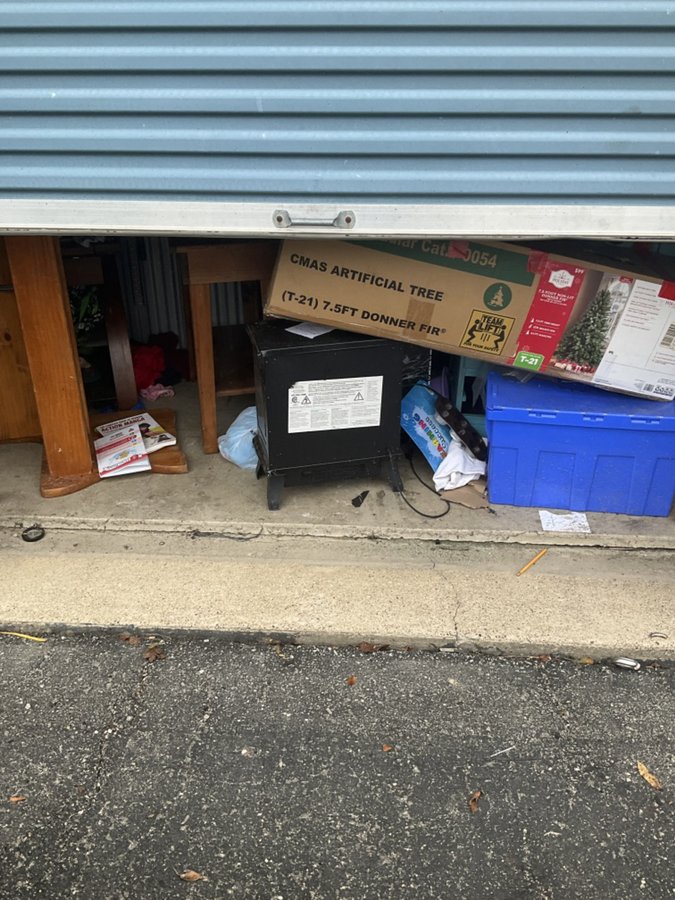 12 x 5 storage unit in Shepherdsville, KY