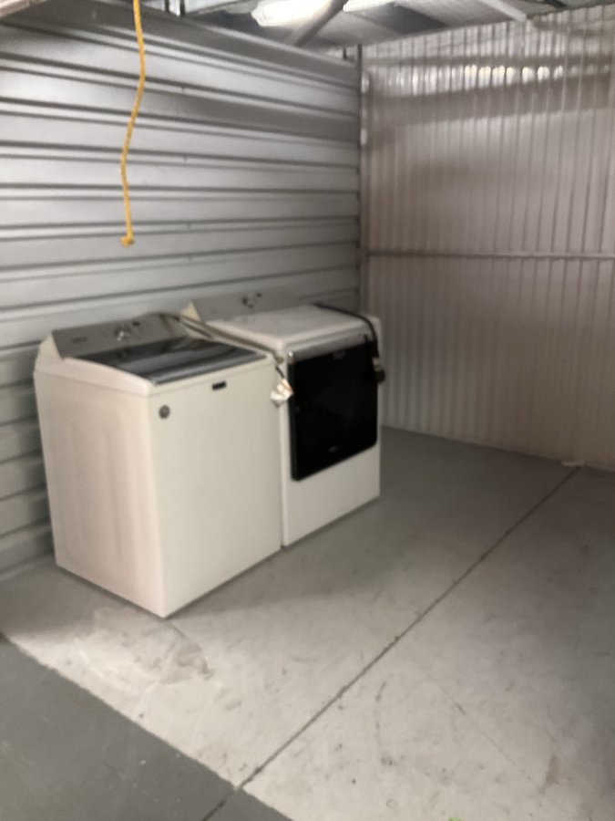 10 x 10 storage unit in Indianapolis, IN
