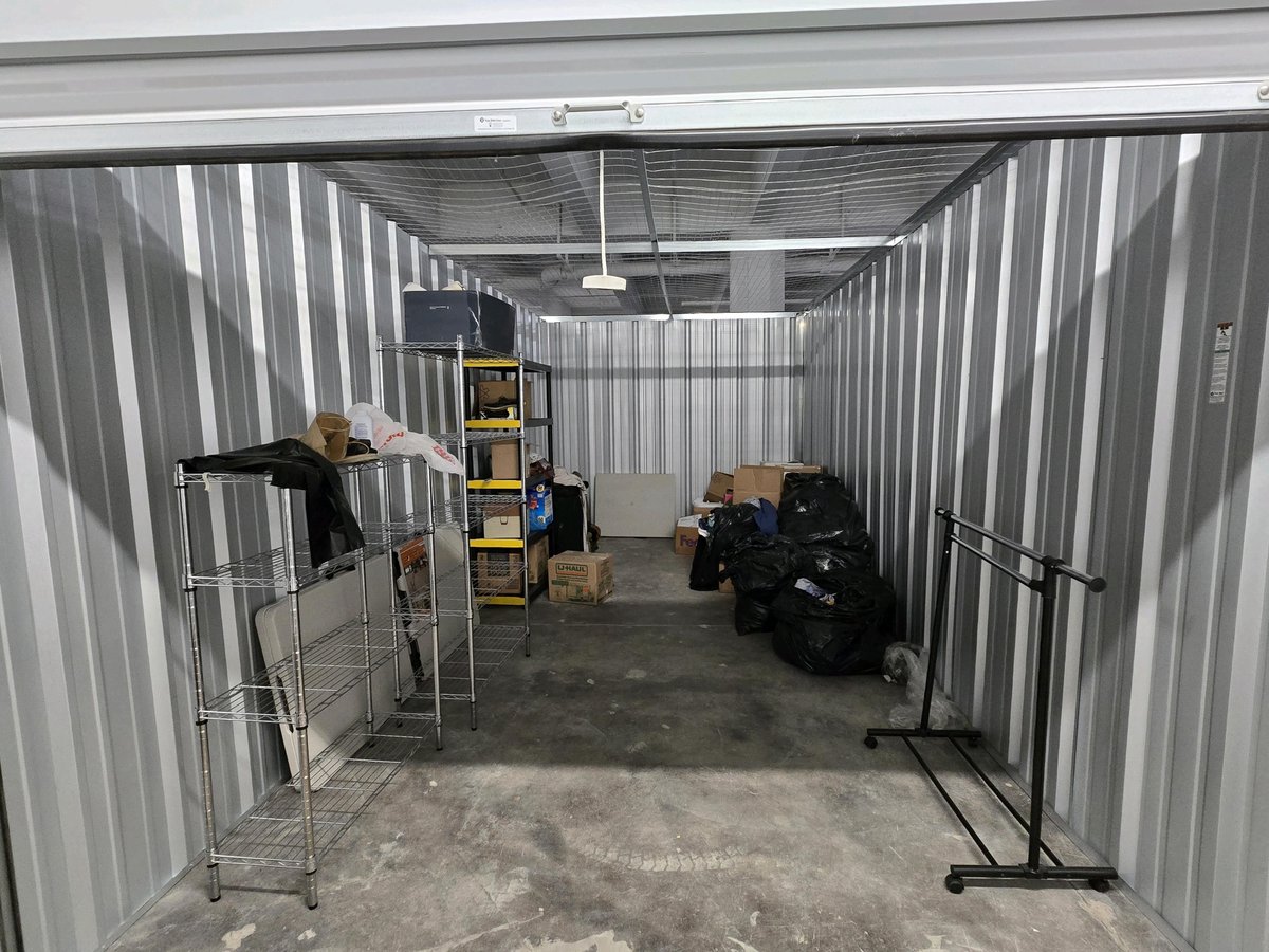 10 x 20 storage unit in Cleveland, OH