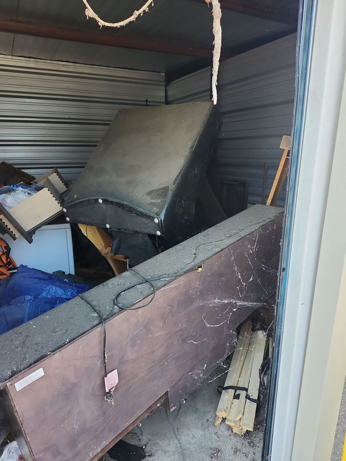8 x 13 storage unit in Del Valle, TX