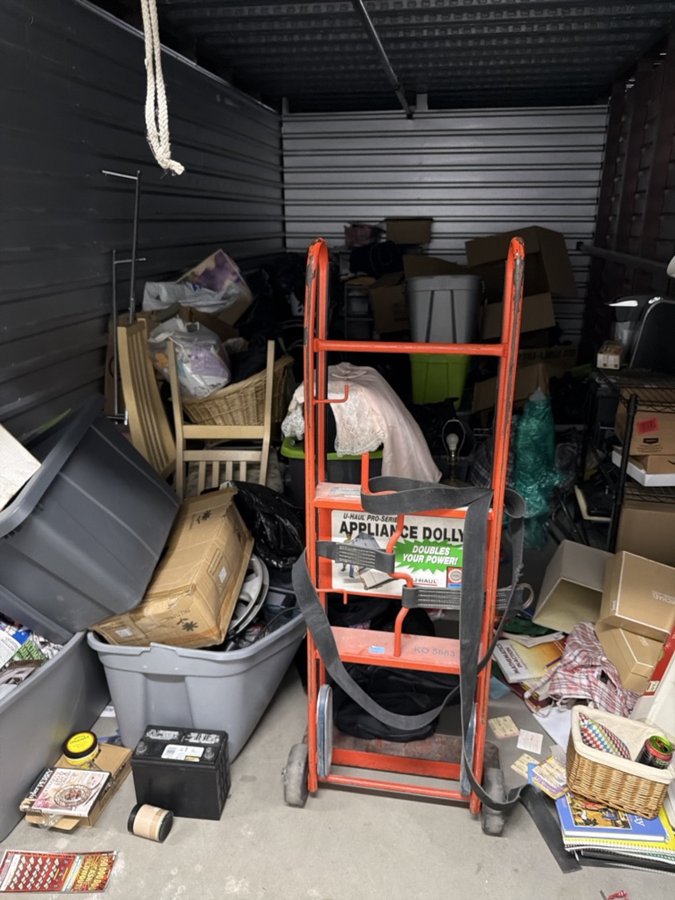 10 x 20 storage unit in Lincoln Park, MI